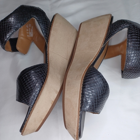 Clarks Soft Cushion Women's Black Sandals - Picture 6 of 10